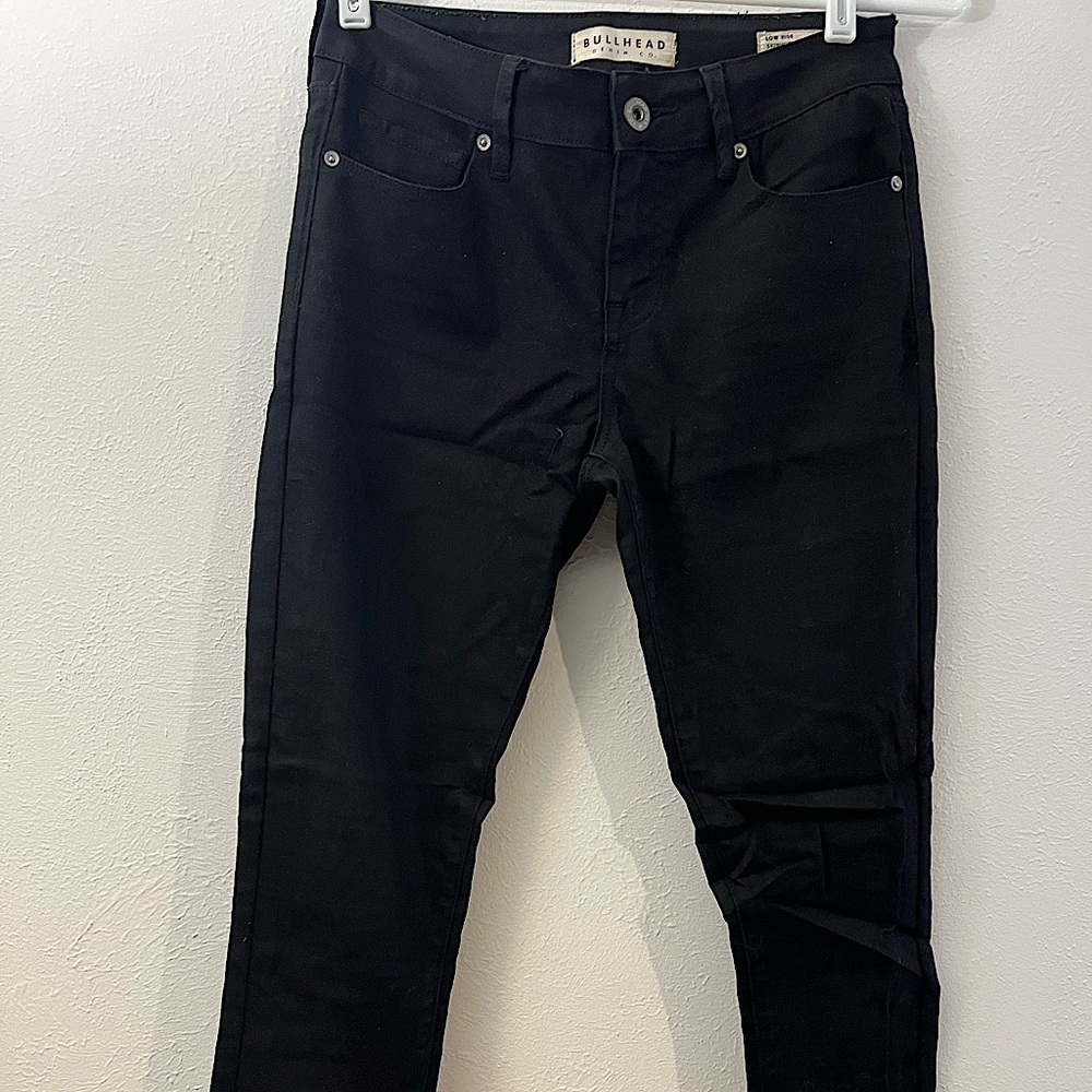 Bullhead Black Junior’s Lowrise Skinniest Jeans. Size 5